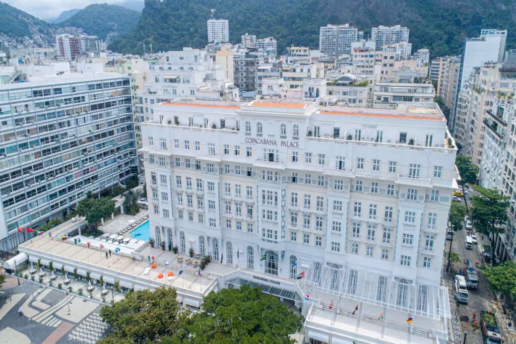 Hotéis de luxo: 12 destinos pelo mundo frequentados por famosos e bilionários