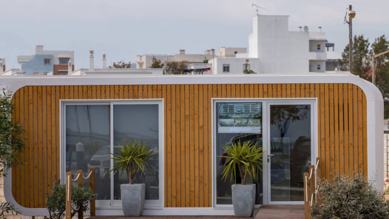 Cozinha equipada e ar condicionado esta casa pré-fabricada possui tudo isso por menos de 8 mil euros
