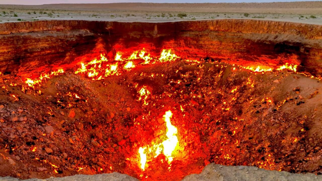 As "Portas do Inferno": a cratera de gás no Turquemenistão que arde sem parar há mais de 50 anos