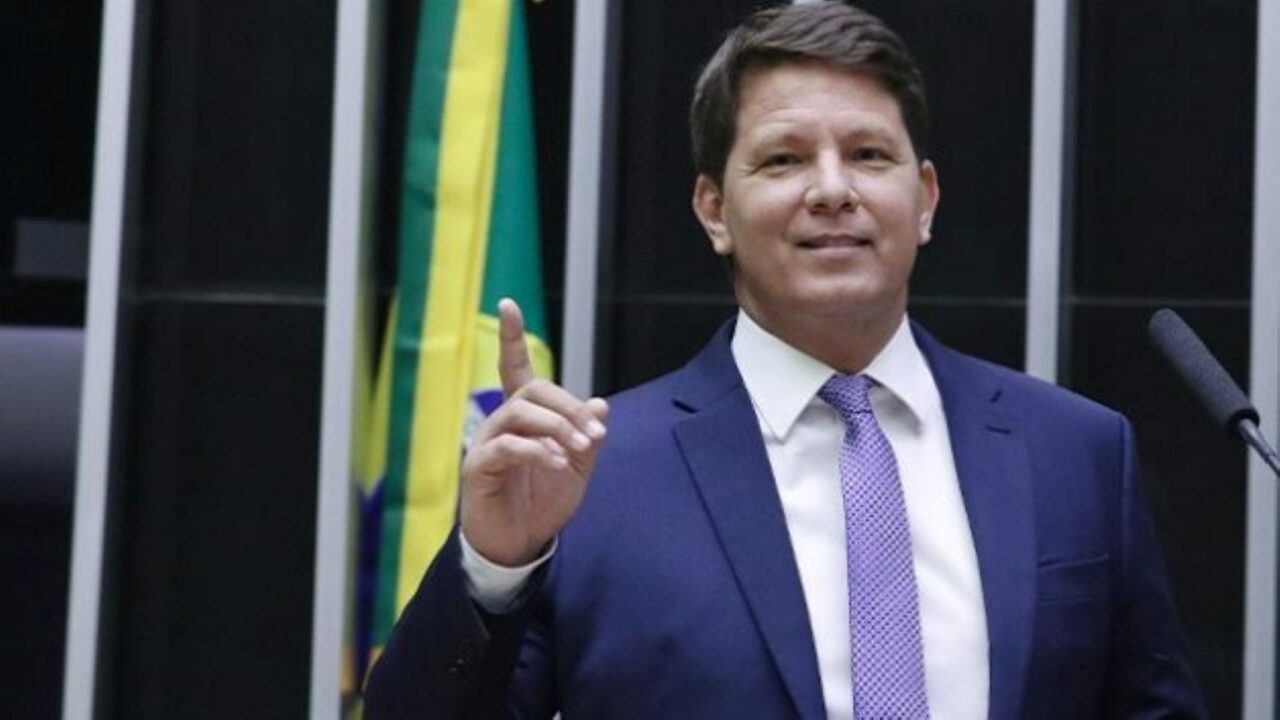 ‘Rachadinha’ no gabinete de Mário Frias?