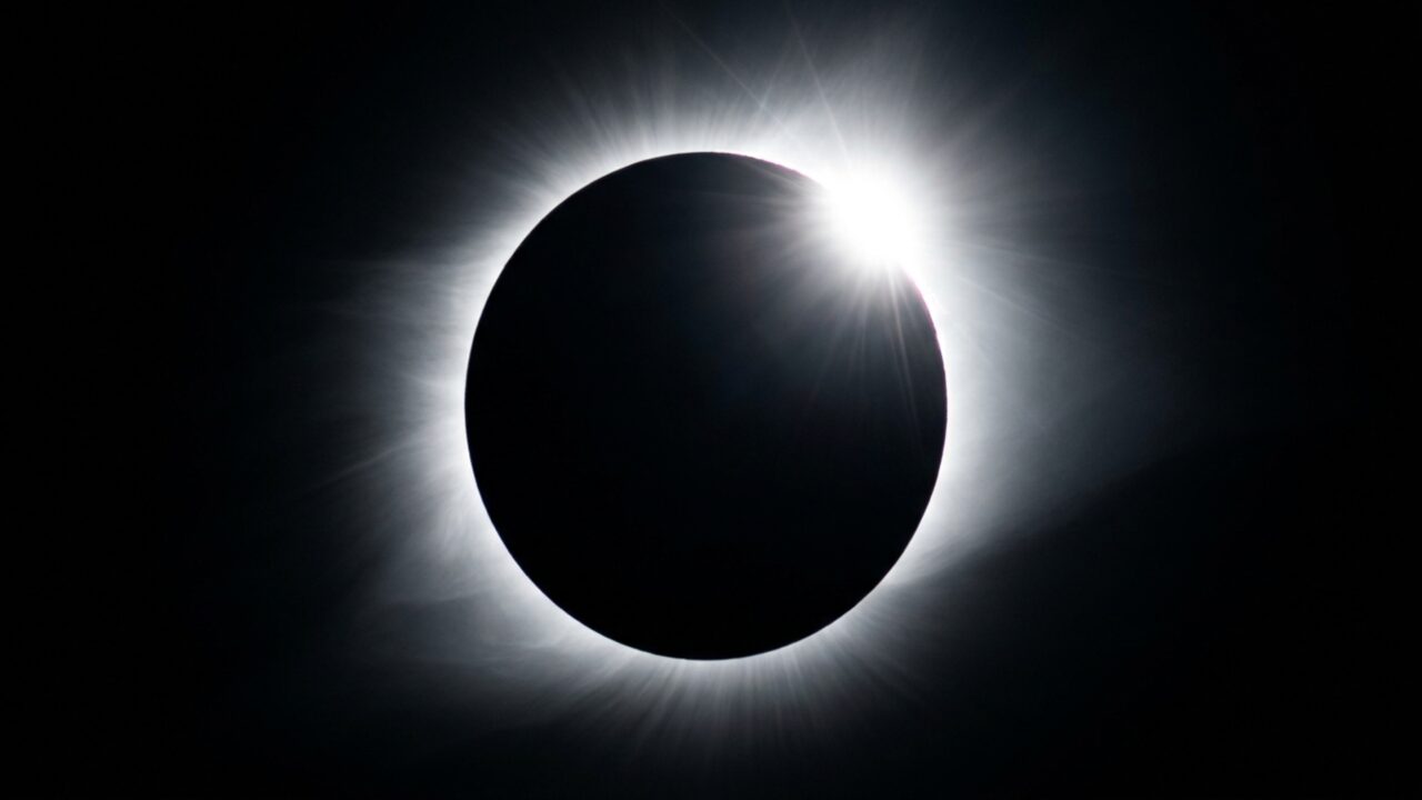 Eclipse solar mais longo do século promete transformar o dia em noite por mais de 6 minutos e fenômeno só voltará a acontecer daqui a 157 anos