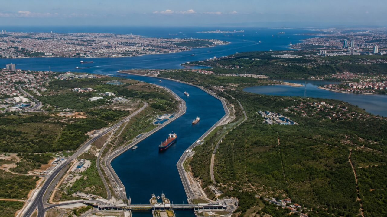 Enquanto o mundo encara Ormuz, a Turquia prepara sua própria revolução logística no Mar Negro: um canal artificial que vai mudar tudo