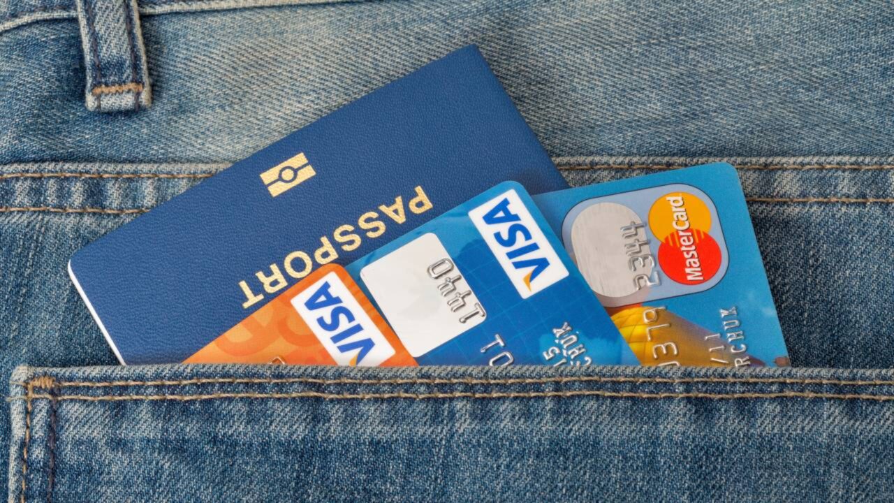 Europa quer quebrar o domínio da Visa e da Mastercard, mas a resistência está crescendo