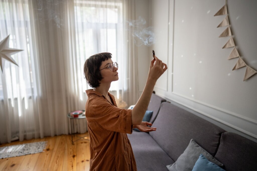 5 sinais de que a energia da casa pode estar aumentando o cansaço emocional