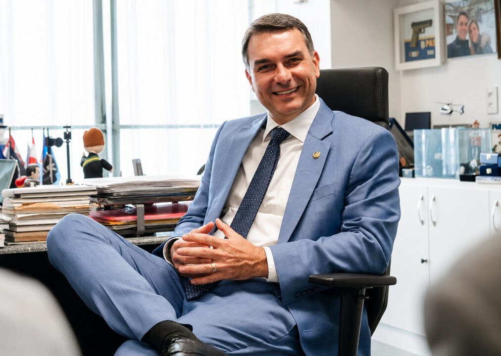PL contrata ex-marqueteiro de Tebet para pré-campanha de Flávio Bolsonaro