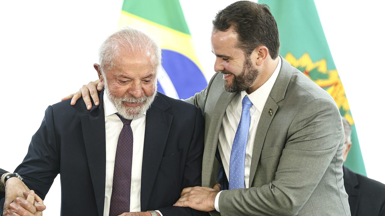 Oposição pede moção de repúdio contra Durigan por chamar Milei de “palhaço”