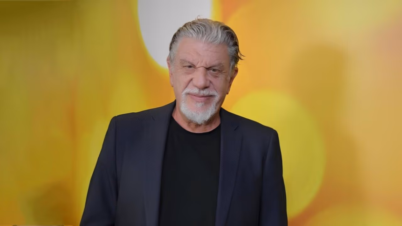 Giannis Vouros falando sobre o seu filho, Stefanos: “Parentes nos disseram para colocarmos luvas nele quando fossemos sair”