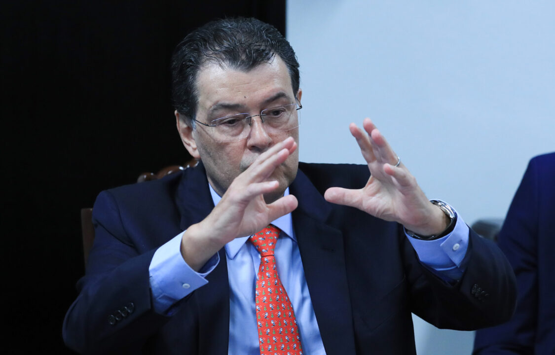 Crusoé: Futuro indefinido