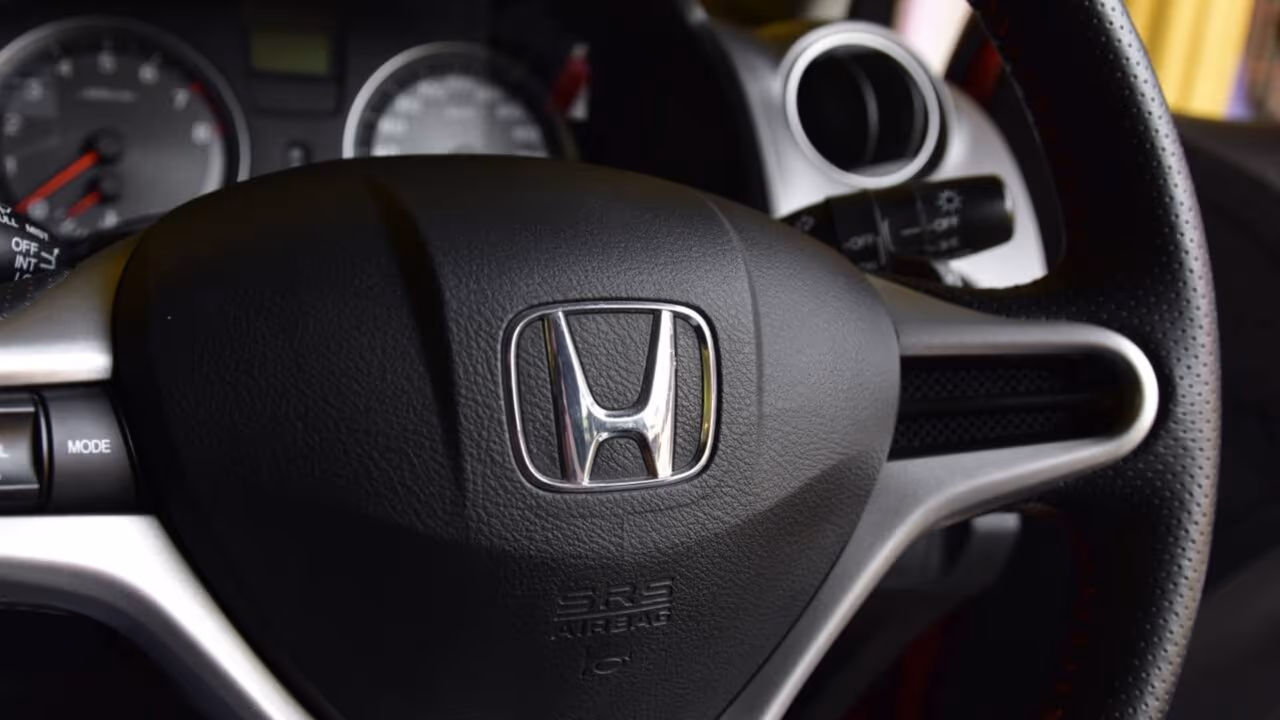 Honda City 2027 é flagrado em testes na rua com aparência mais moderna e tecnologia extra