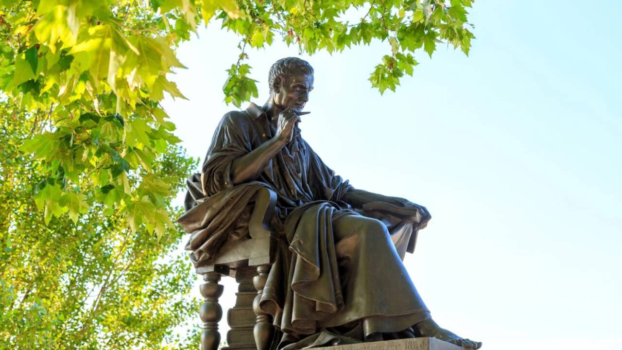 Jean-Jacques Rousseau: “O homem nasceu livre, e por toda parte encontra-se acorrentado.”