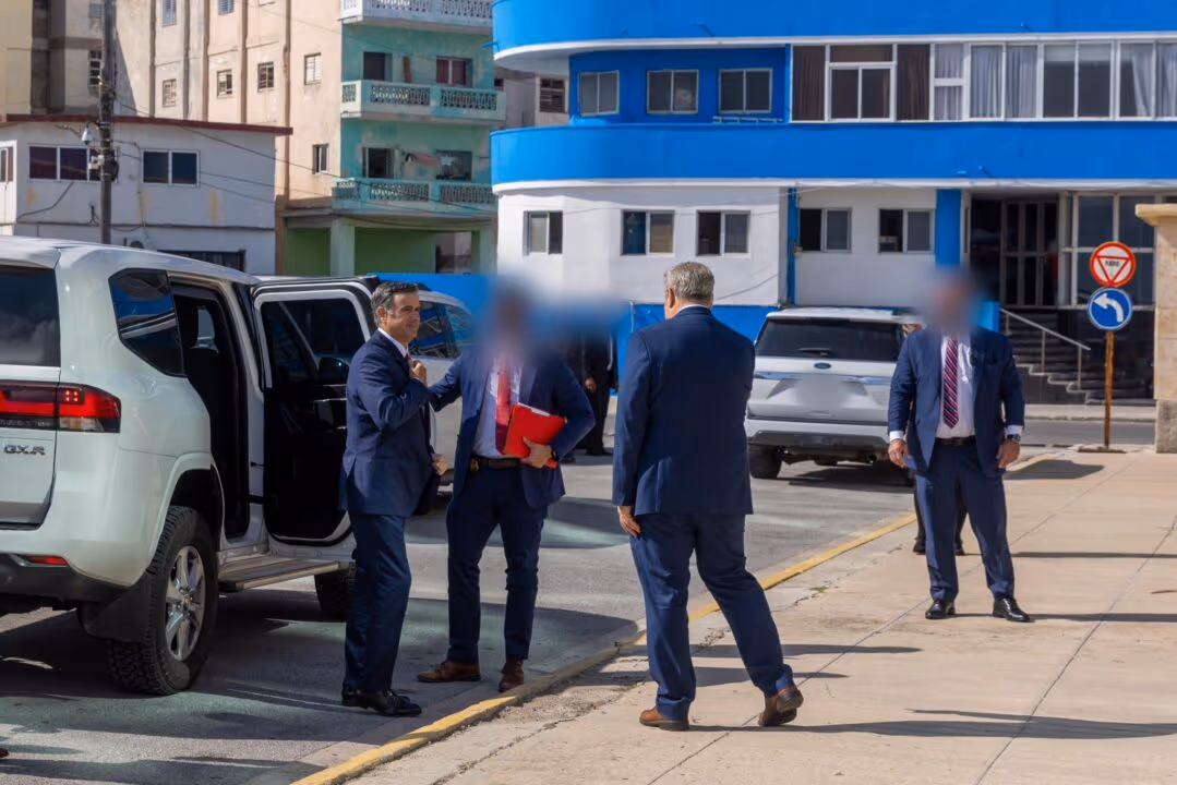 Crusoé: O que o diretor da CIA foi fazer em Havana?