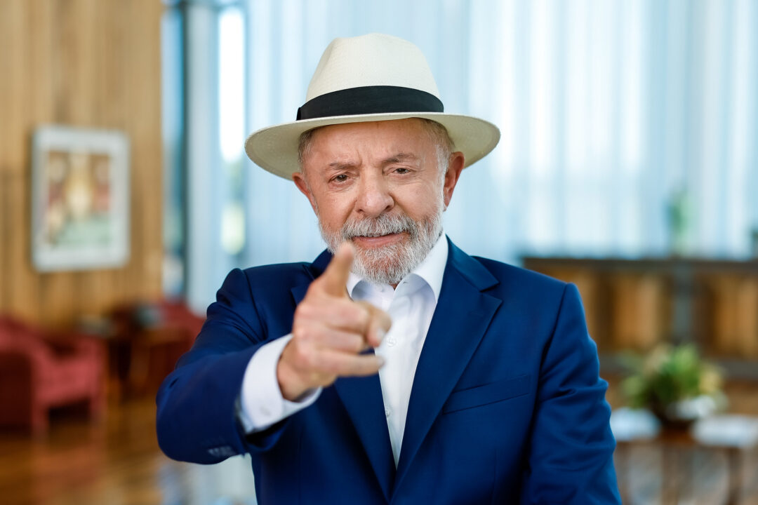 Crusoé: Lula tira folga no Dia do Trabalho e se enclausura no Alvorada