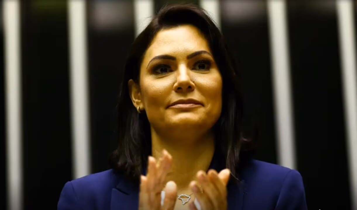 Justiça condena canal por fala sobre Michelle Bolsonaro