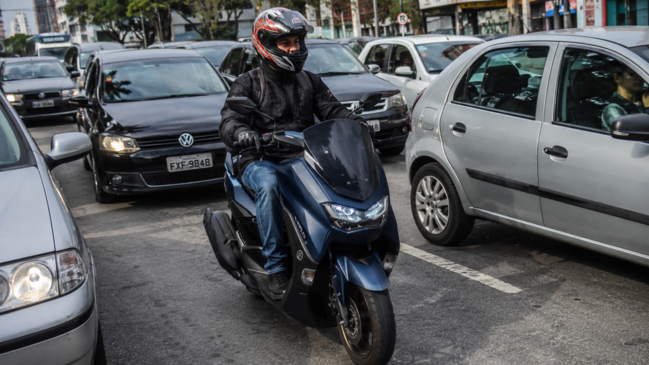 Nem scooter comum, nem moto de trabalho, a Yamaha de 160 cilindradas que une conforto e economia sem embreagem