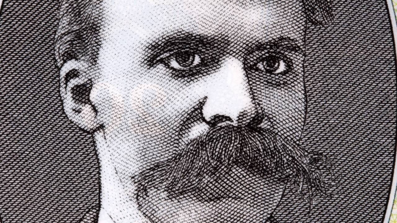 Friedrich Nietzsche, o filósofo que resumiu em uma frase por que algumas pessoas resistem quando tudo parece ruir “Aquele que tem um porquê para viver pode suportar quase qualquer como.”