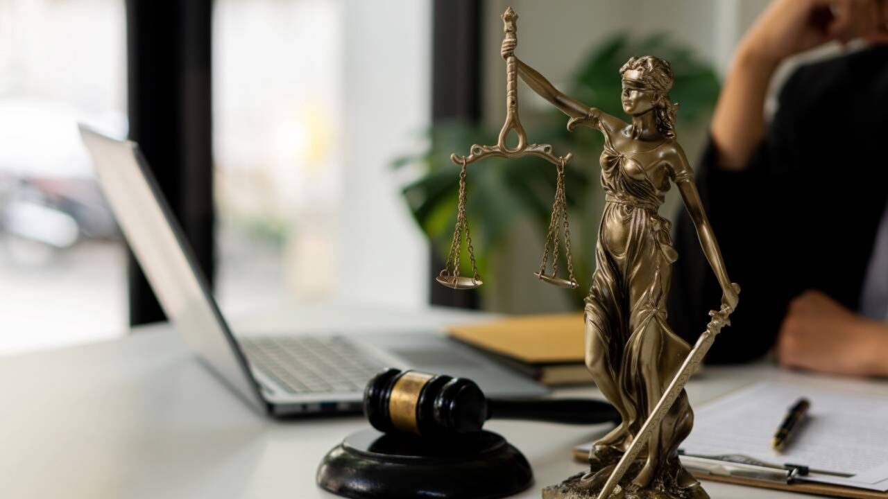 O que a lei diz sobre advogado ter que ressarcir o cliente por permitir extinção de dívida
