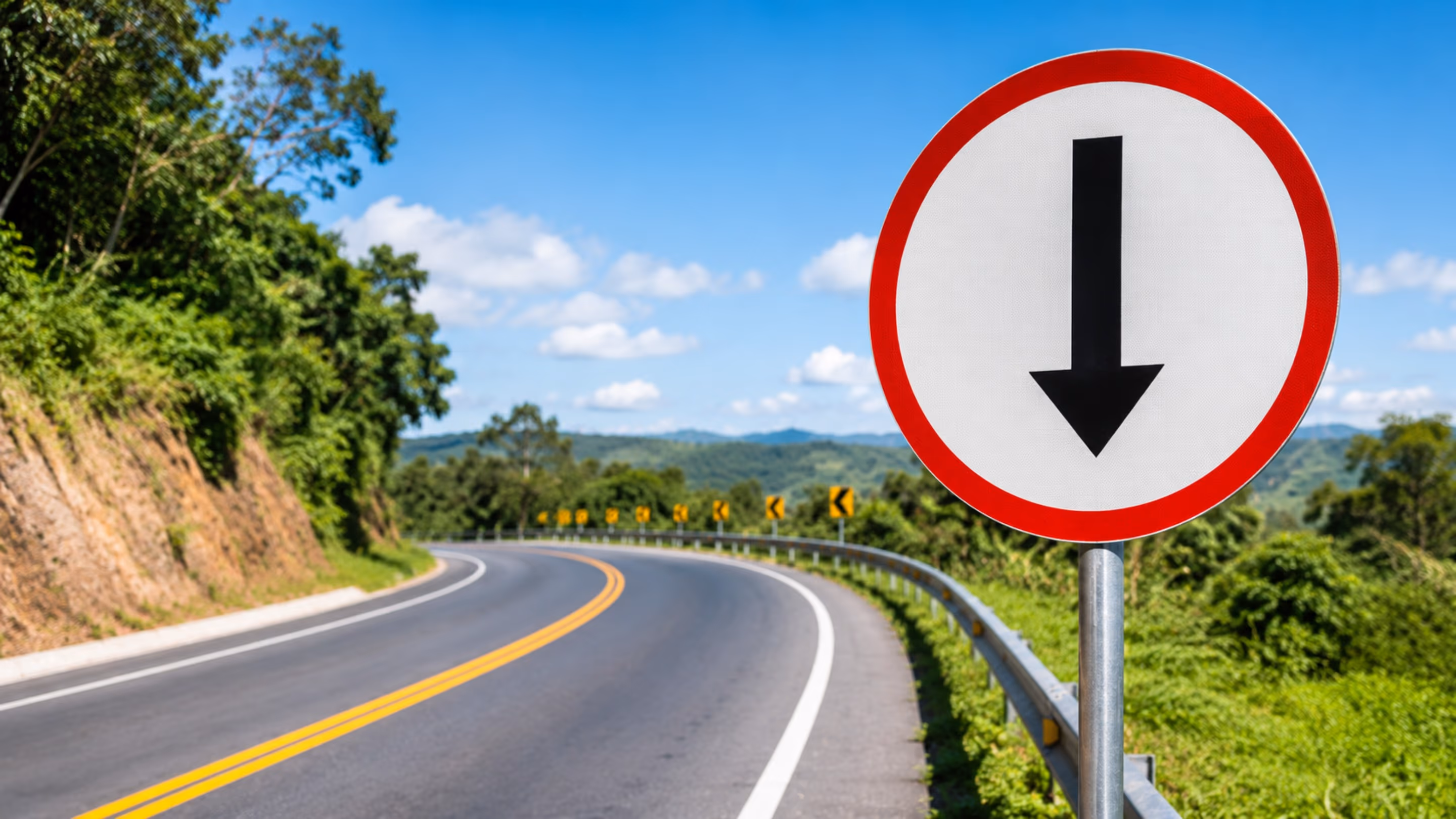 O que significa a placa de trânsito com fundo branco e uma seta apontando para baixo?