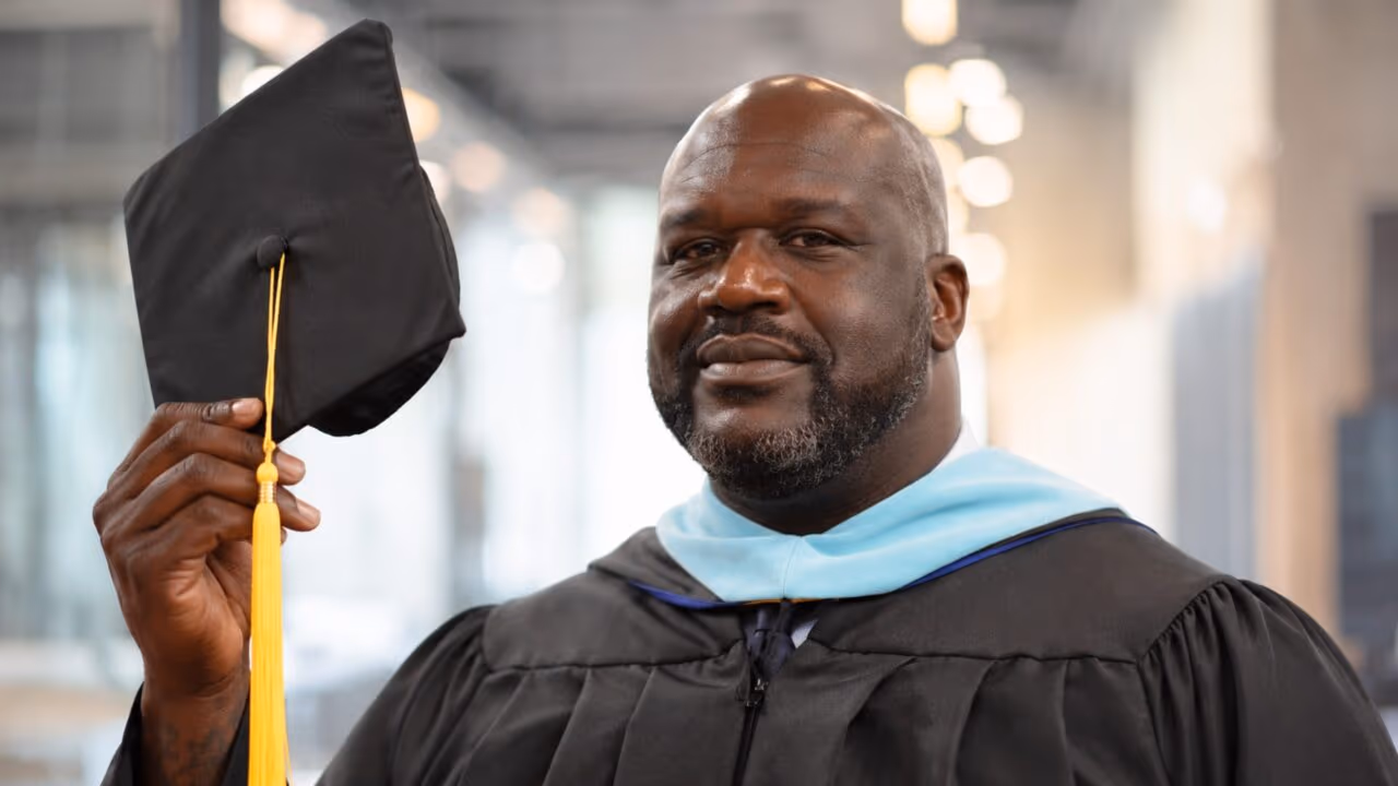 Shaquille O’Neal, ex-atro da NBA, sobre seu 4º diploma aos 54 anos: “nunca parar de aprender”