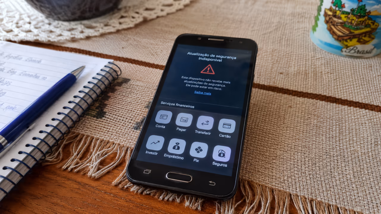 O celular velho que continua em uso pode virar ponto fraco da casa sem ninguém perceber
