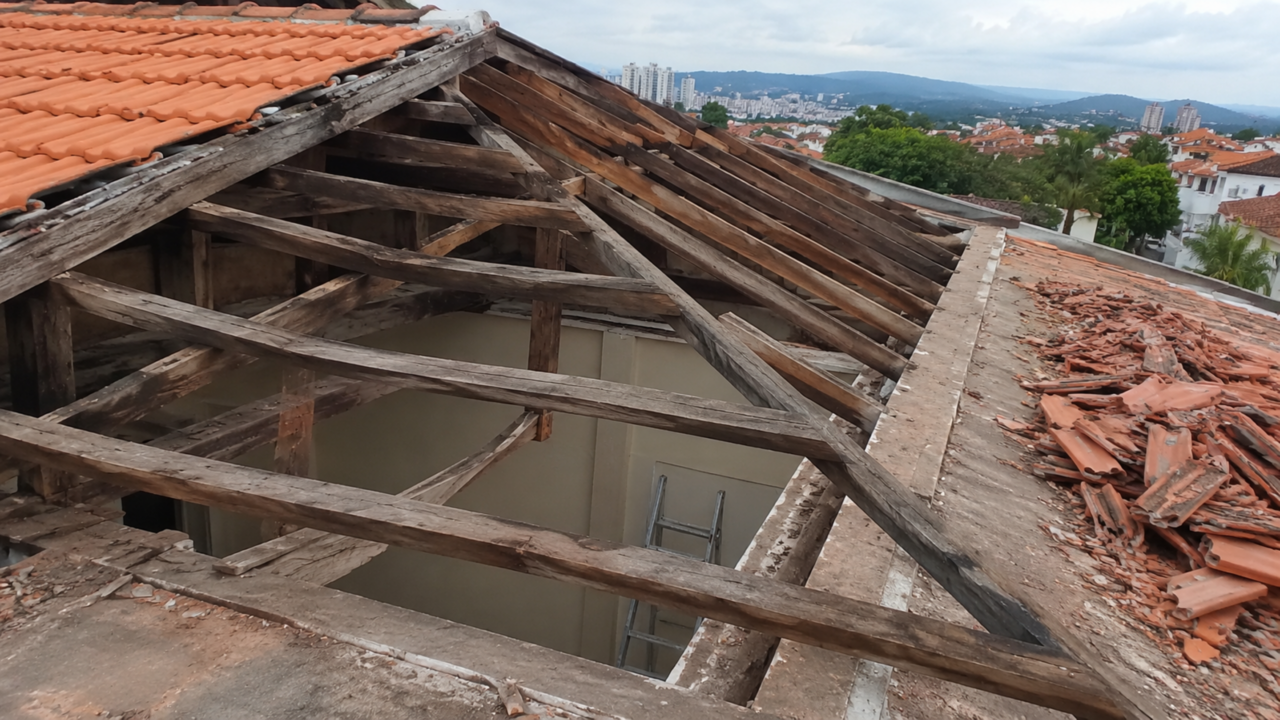 Quanto custa trocar o telhado? O serviço que pode revelar problemas caros escondidos na casa