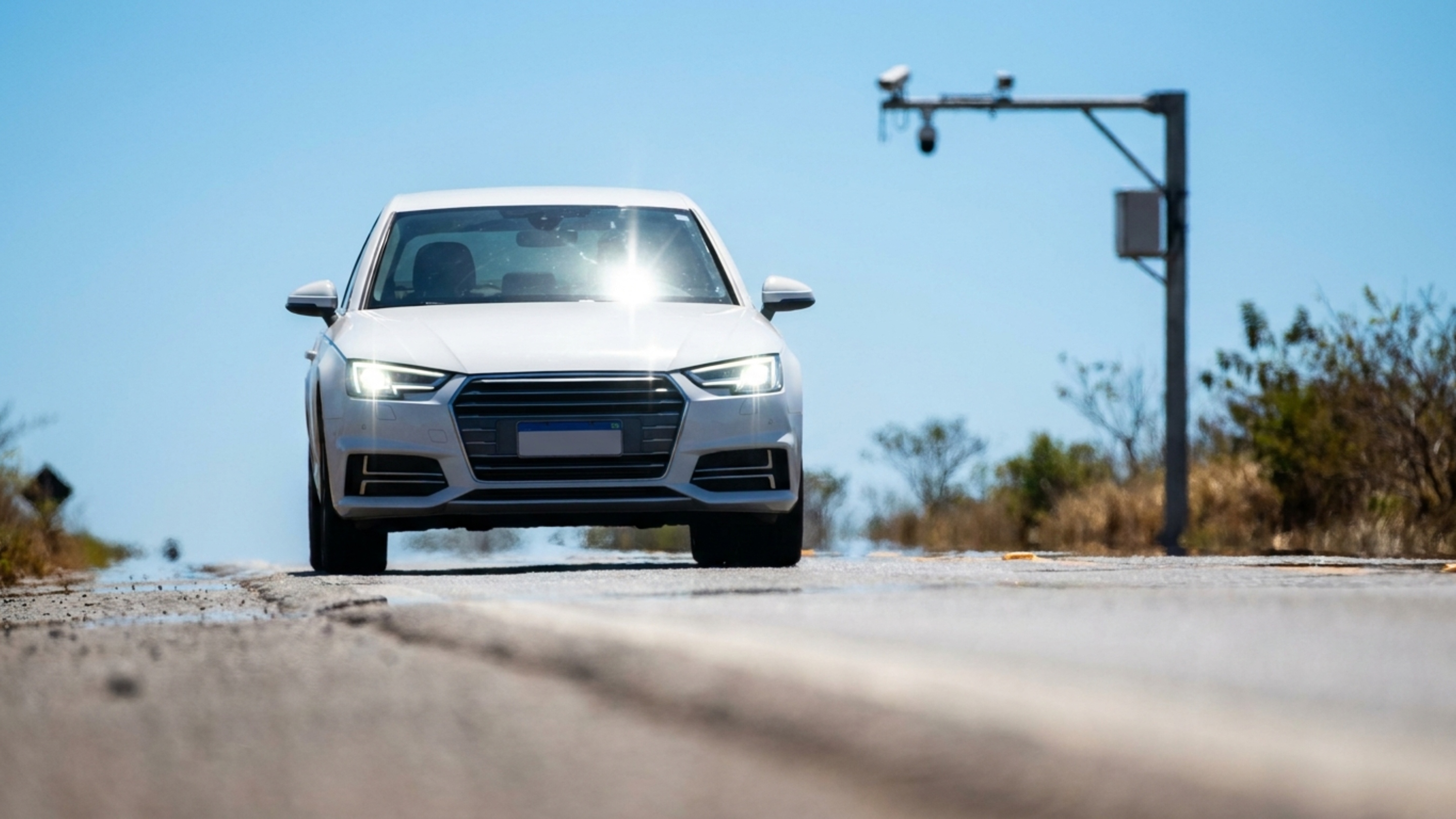 Atenção motoristas: Lei do Farol já está valendo em todo o país