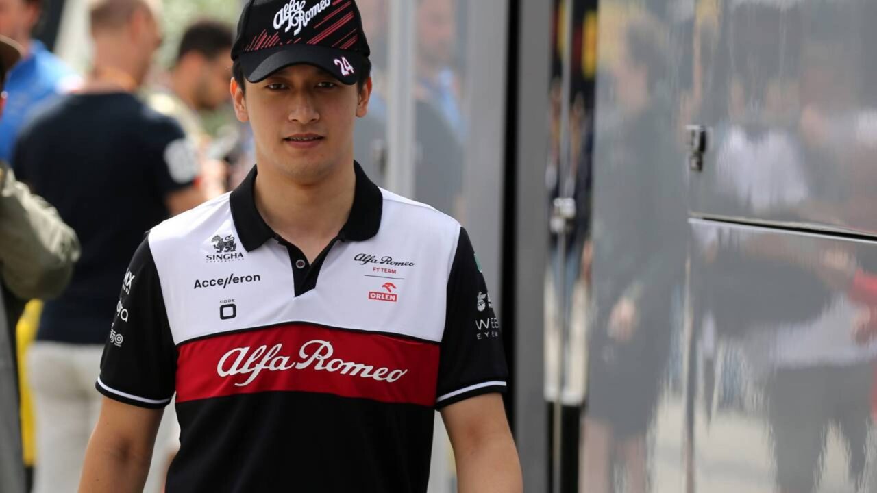 Zhou Guanyu: como o reserva da F1 virou ícone de estilo, herói nacional e arma secreta da China no grid