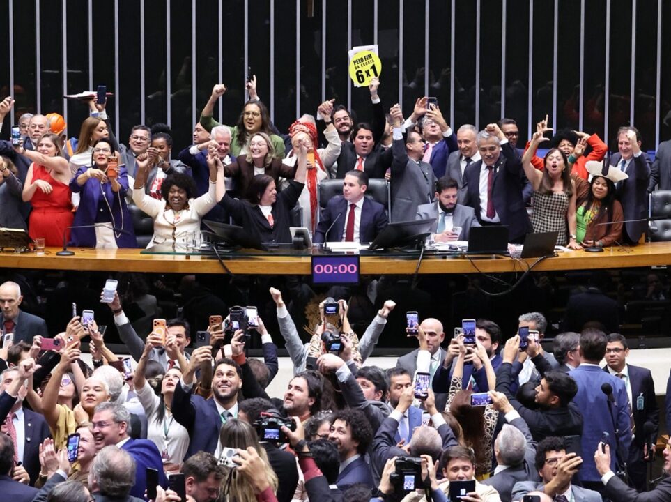 Leonardo Barreto na Crusoé: Estamos todos bêbados