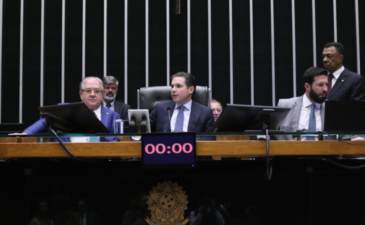 PEC da anistia não vai avançar na Câmara, avaliam líderes