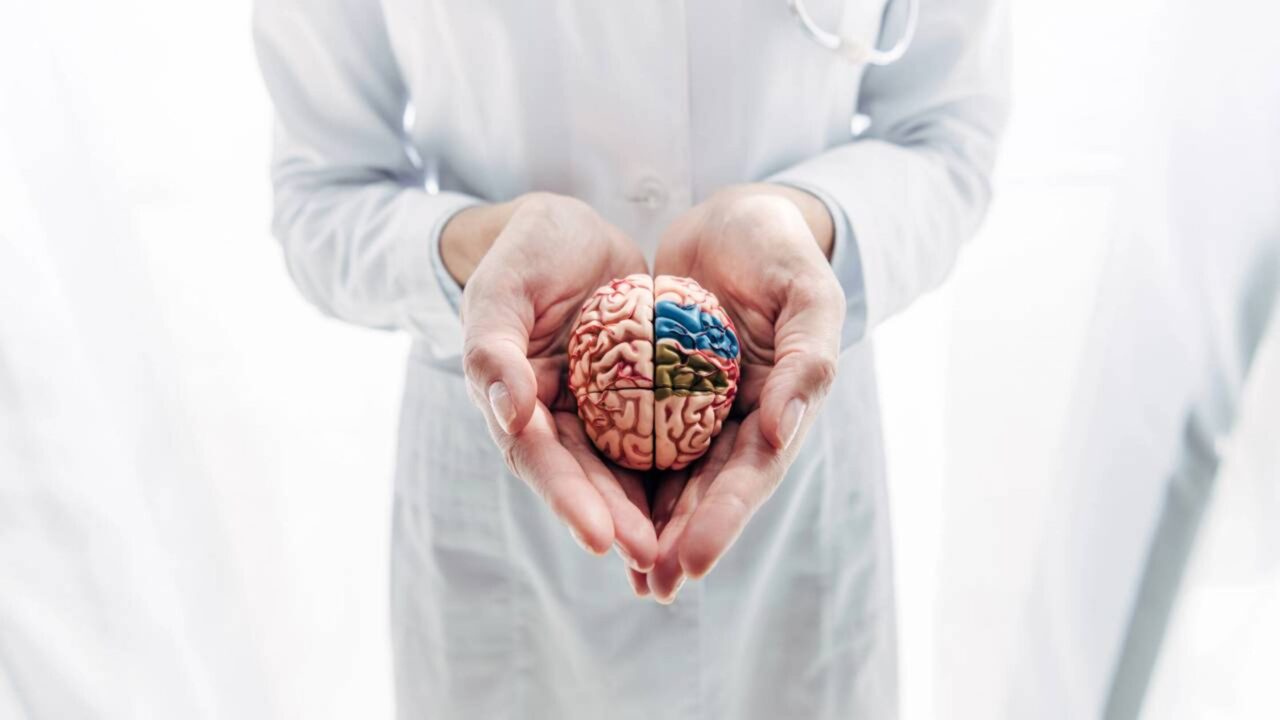 A psicologia explica por que o cérebro humano se apega mais a uma crítica do que a 10 elogios recebidos no mesmo dia