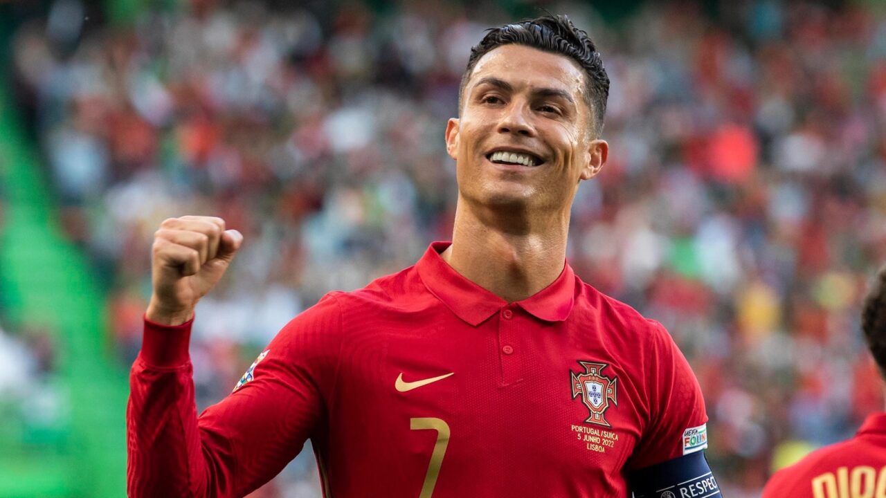 Cristiano Ronaldo vira o atleta mais bem pago do mundo