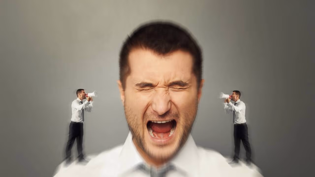 A frase de 6 palavras que pessoas equilibradas usam para transformar uma crítica dura em conversa honesta antes que vire ressentimento