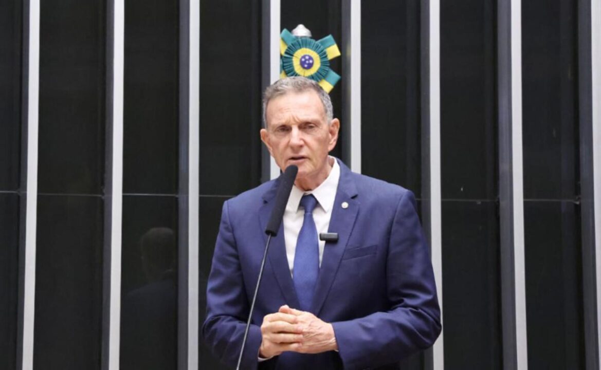 Pedido de vista interrompe julgamento de Crivella no TRE-RJ