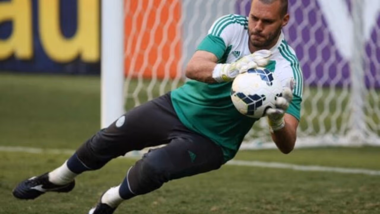 Ex-goleiro do Palmeiras procura emprego no LinkedIn