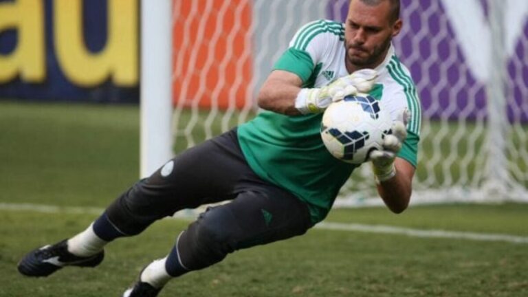 Ex-goleiro do Palmeiras procura emprego no LinkedIn