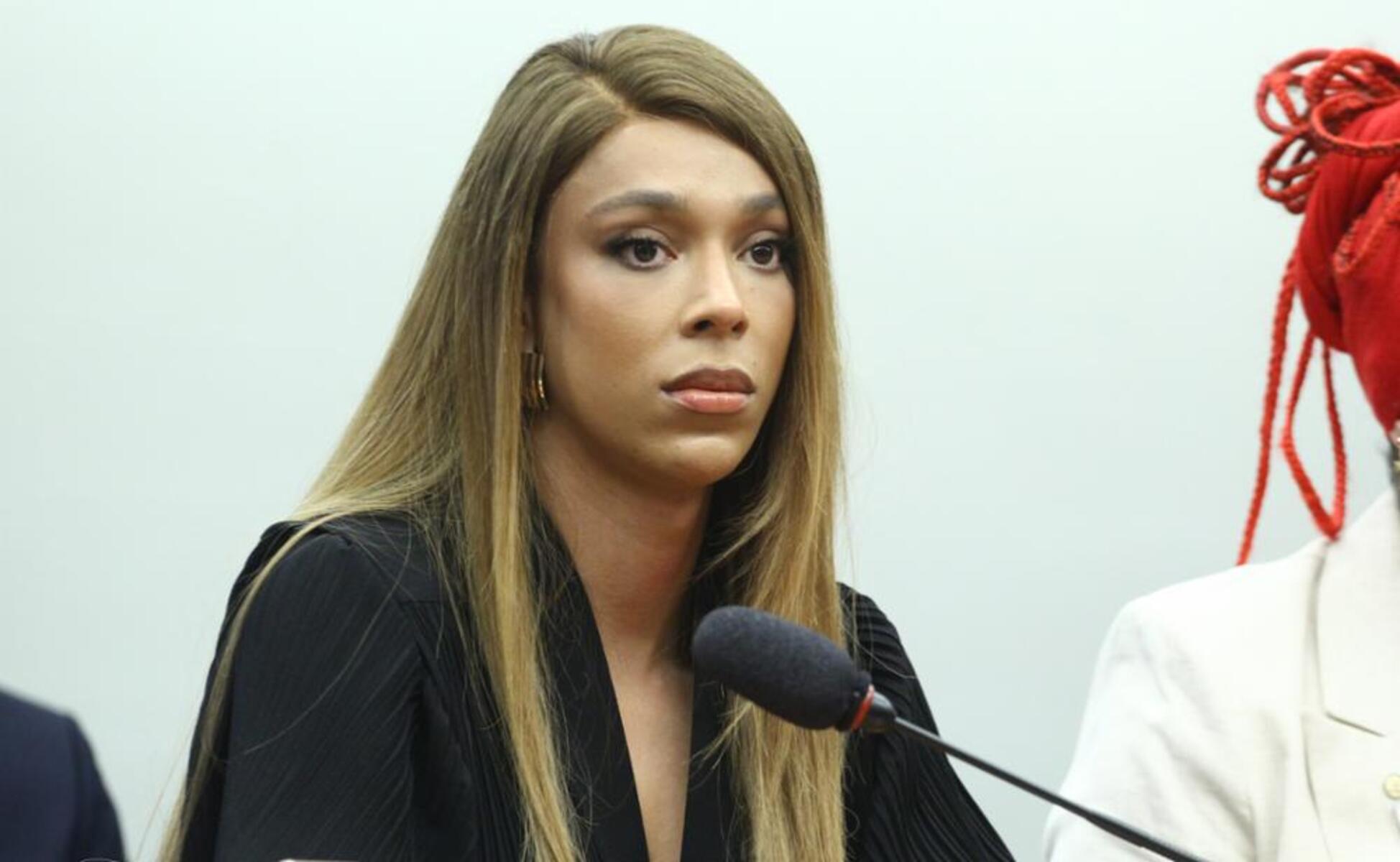 Érika Hilton celebra avanço da PEC 6×1 e diz que “extrema direita terá amarga derrota”