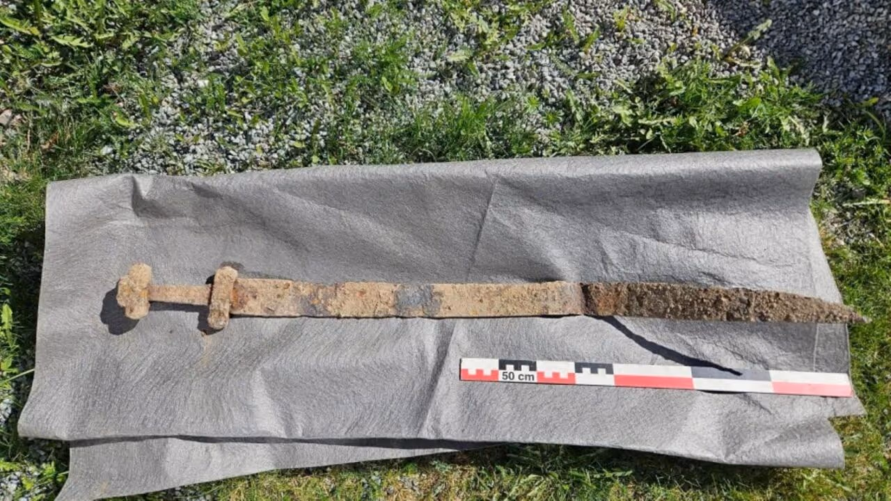 Espada viking é achada por criança de 6 anos na Noruega