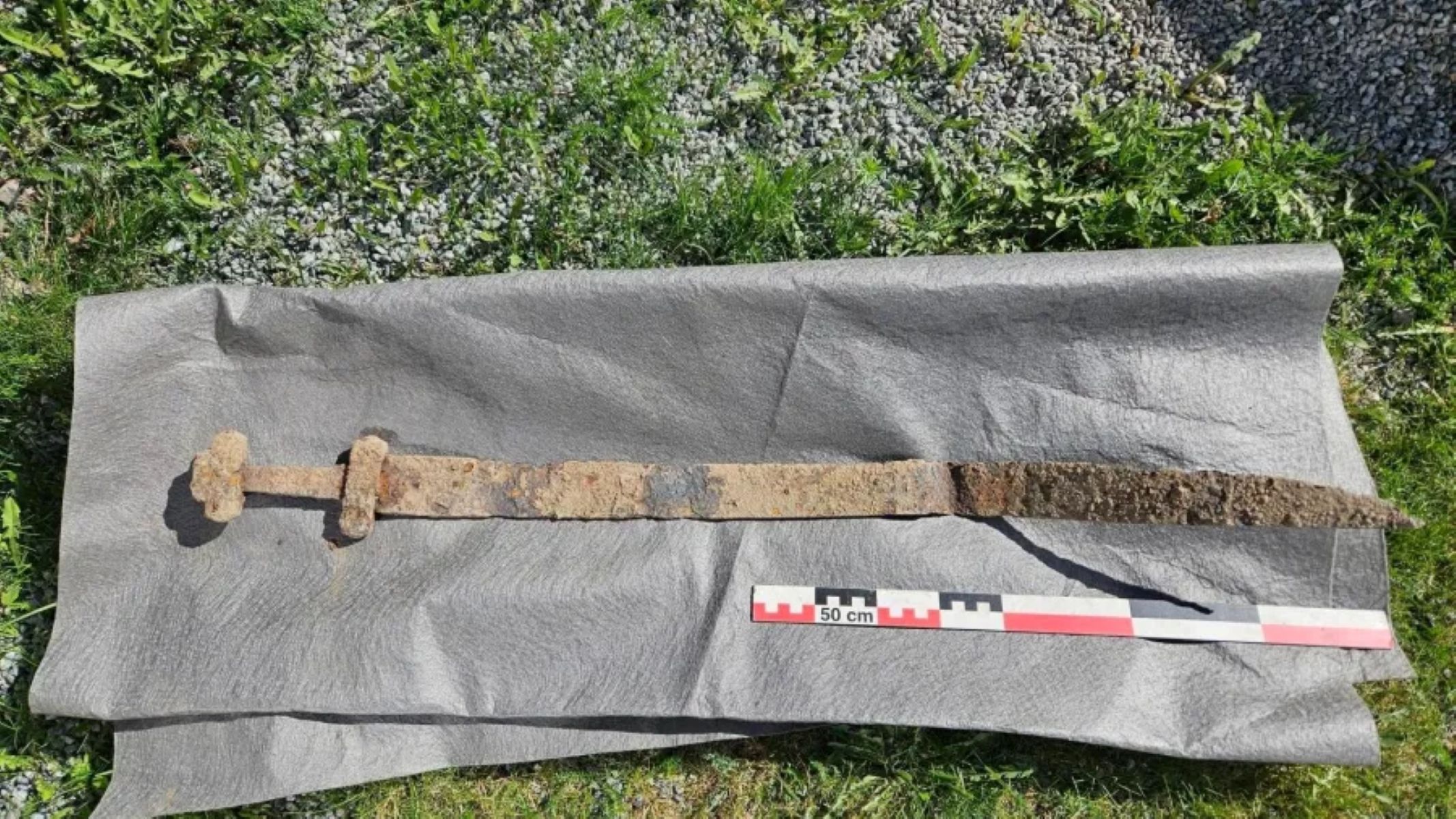 Espada viking é achada por criança de 6 anos na Noruega