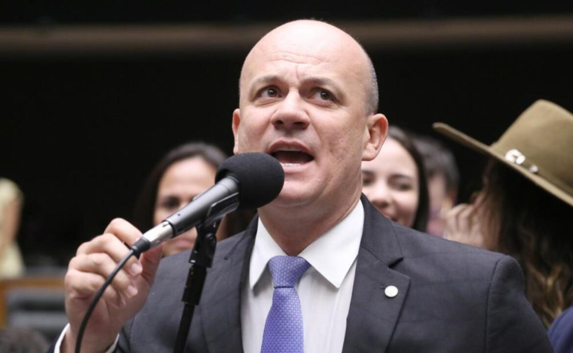 Inquérito das fake news é usado “aos moldes da Alemanha nazista”, diz deputado