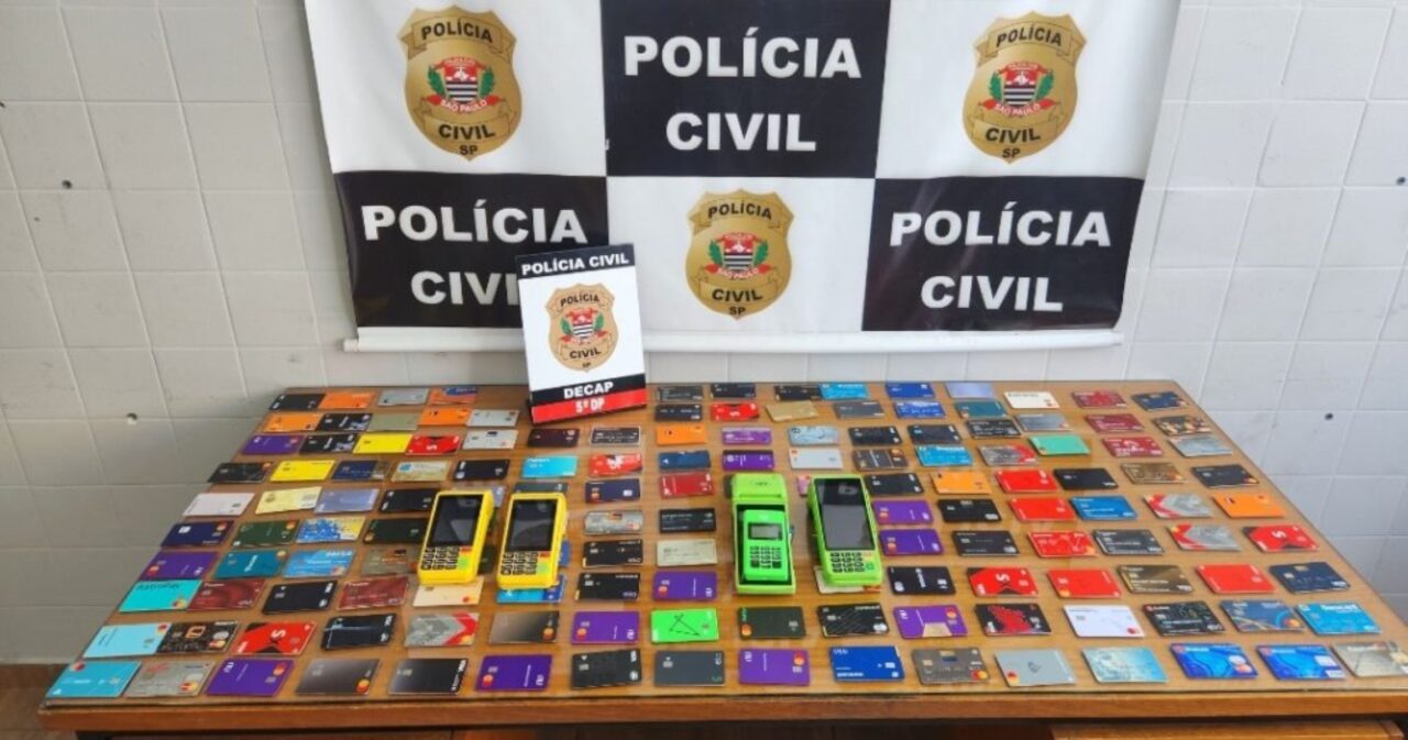 Falso ambulante é preso com 251 cartões roubados em SP