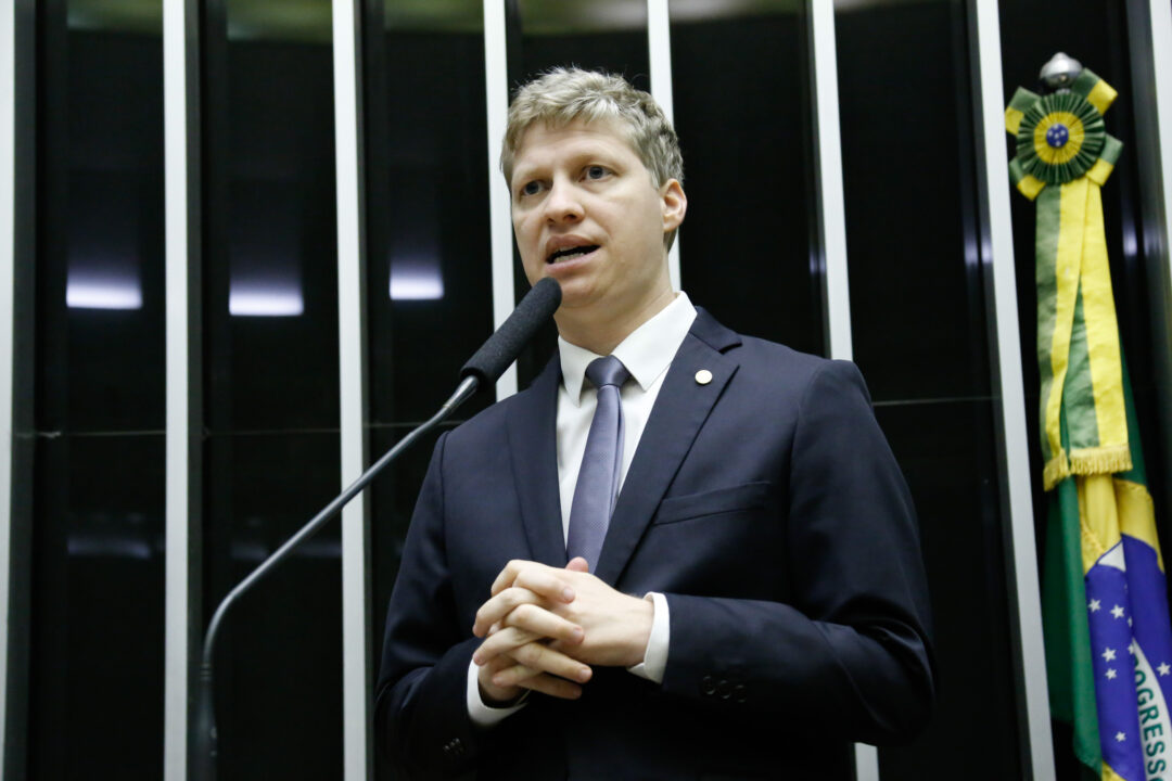 Van Hattem bate meta de R$ 500 mil em vaquinha para campanha