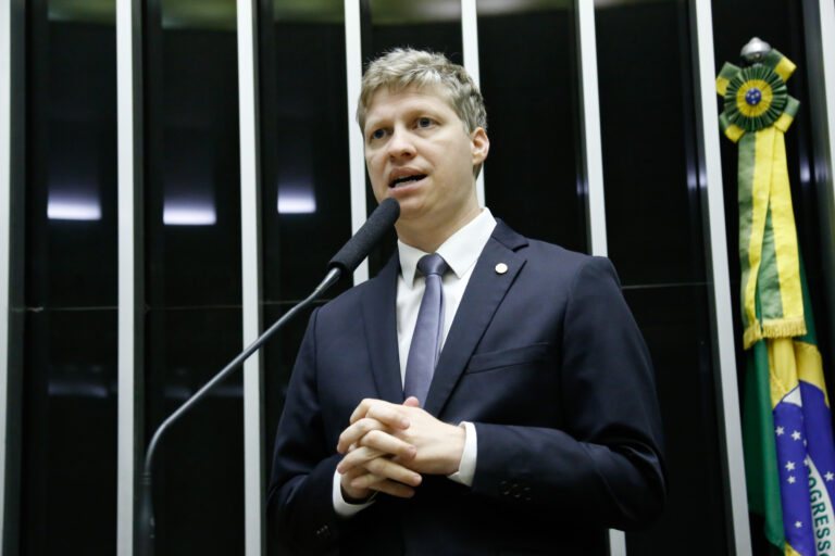Van Hattem diz que Alcolumbre vai acelerar PEC do “horário flexível” no Senado