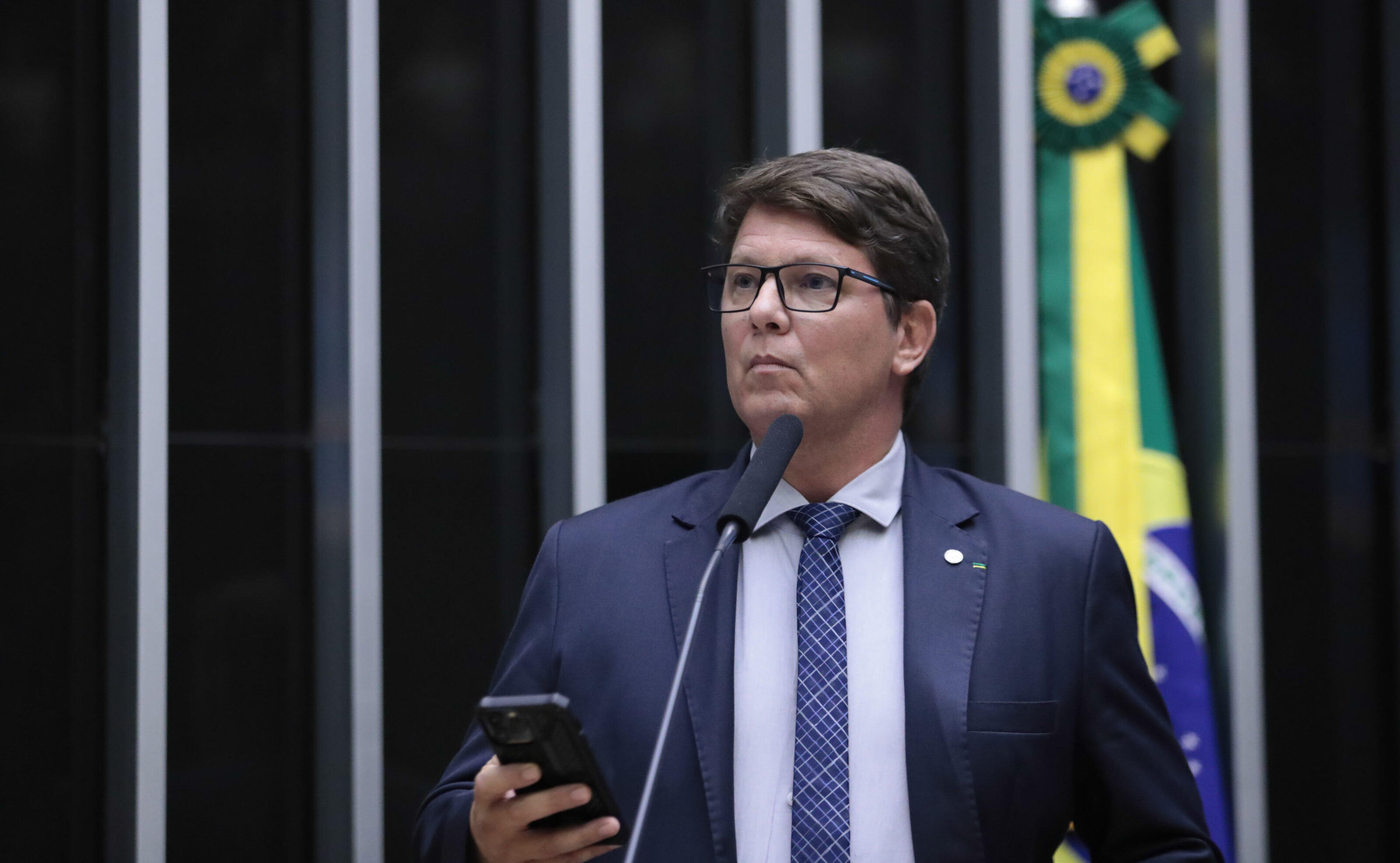 “Só te agradecer, meu irmão”, diz Mario Frias a Vorcaro em áudio