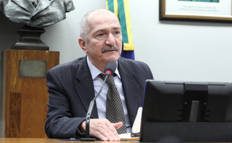 Aldo desafia cúpula do DC após processo de expulsão