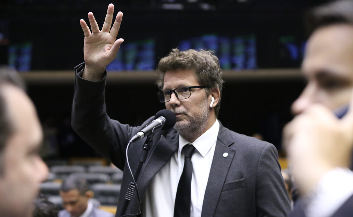 Frias rebate STF e nega que emendas financiaram ‘Dark Horse’