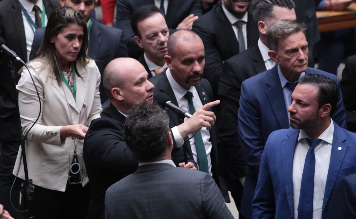 Oposição protocola novo pedido de impeachment de Moraes