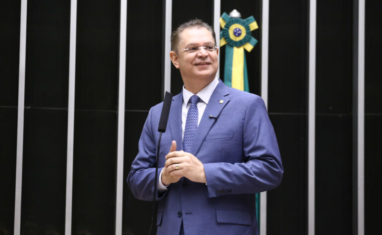 Sóstenes aciona embaixada dos EUA após decisão do TSE sobre vídeo