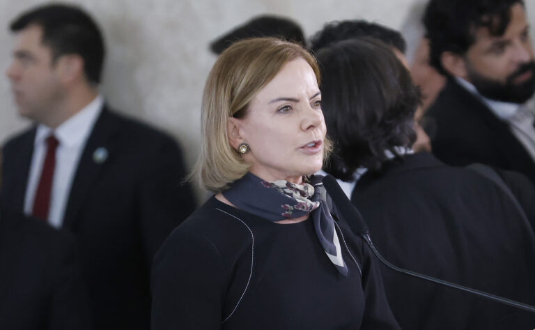 Gleisi chama Moro de “juiz ladrão” em evento eleitoral