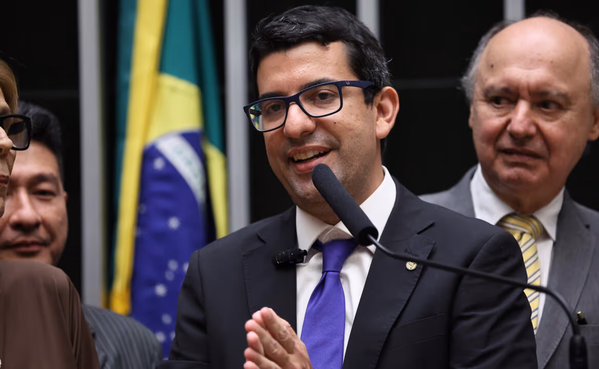 Deputado do PSDB é alvo de operação da PF no RJ