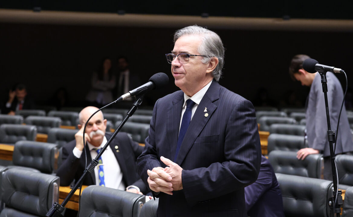 Frente parlamentar alerta para manobra de Motta em PEC 6×1