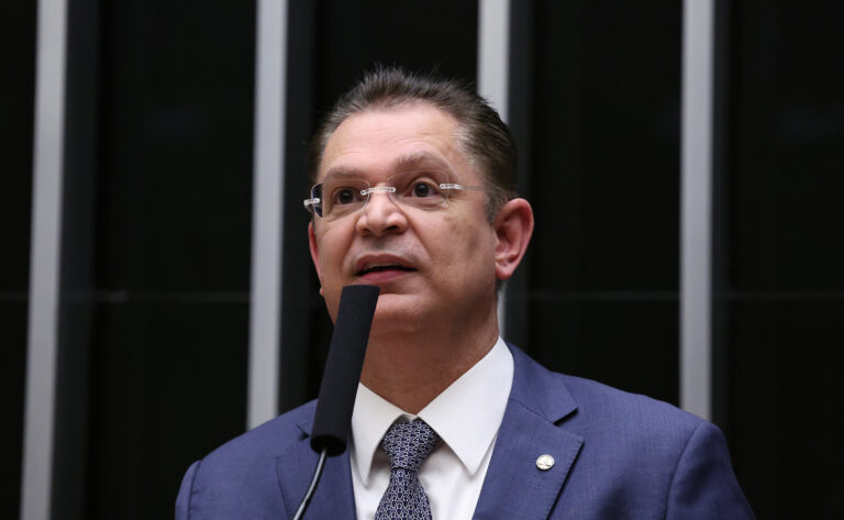 “Vorcaro começou tudo com o PT da Bahia e todos sabem”, diz Sóstenes 